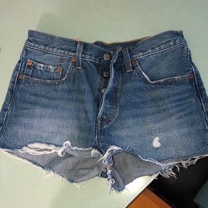 LEVIs cut off shorts